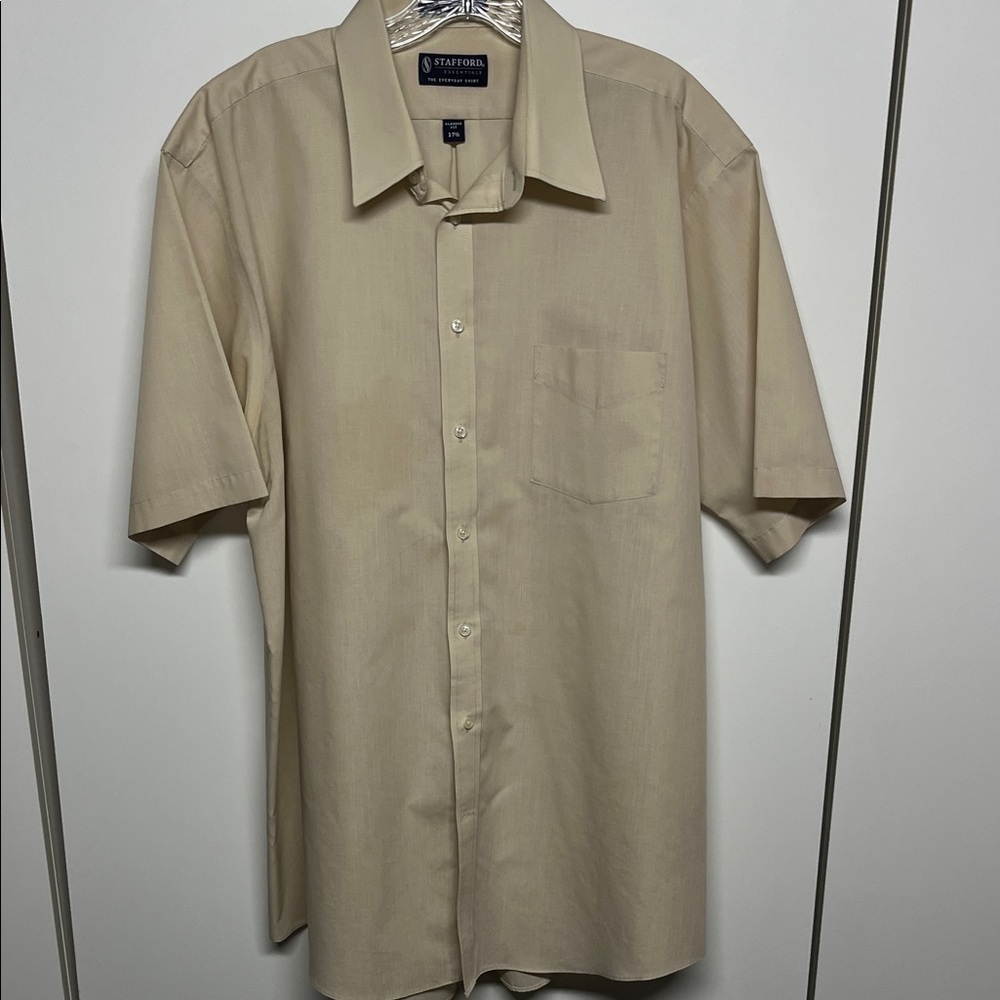 Stafford Men's Beige Short Sleeve Button Down Shirt